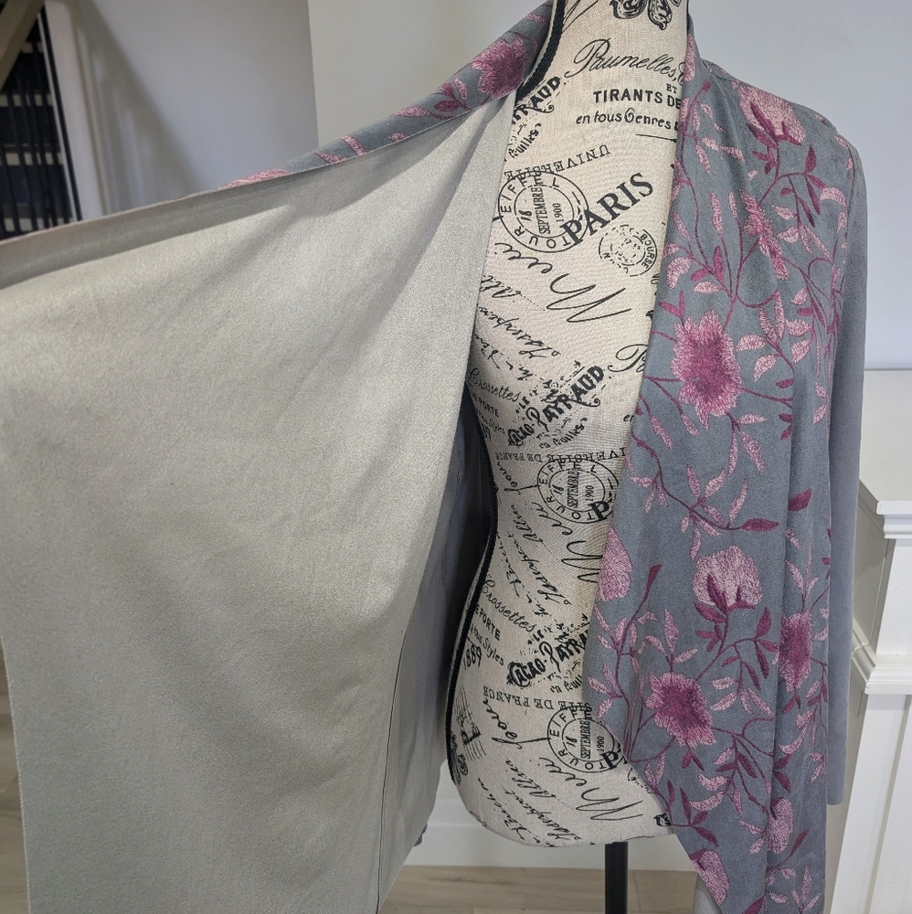 TANJAY | Women's Grey/Pink Faux Suede Floral Lightweight Open Jacket - Picture 3 of 7